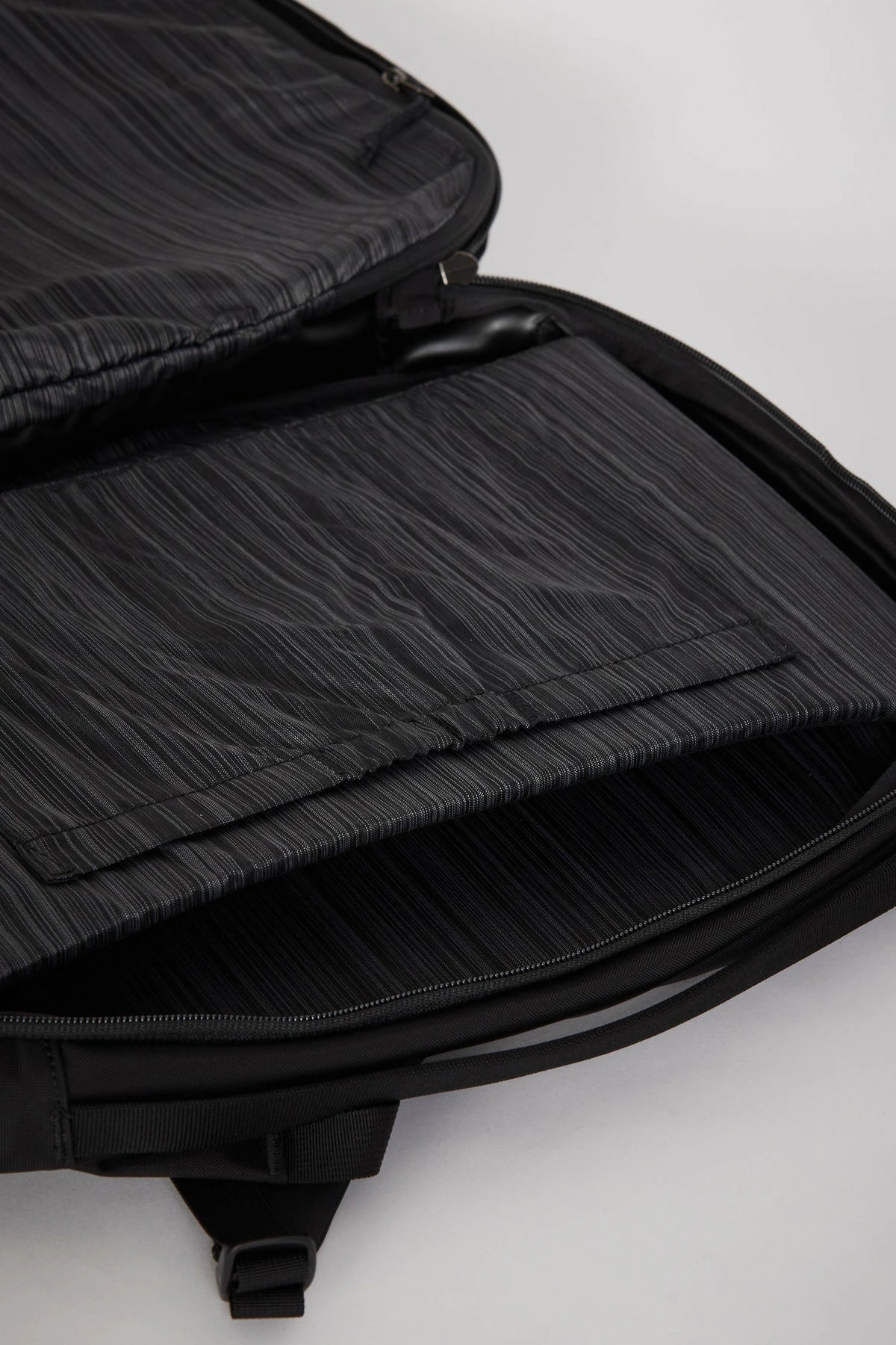 Blade 20 Backpack Black - Image 6